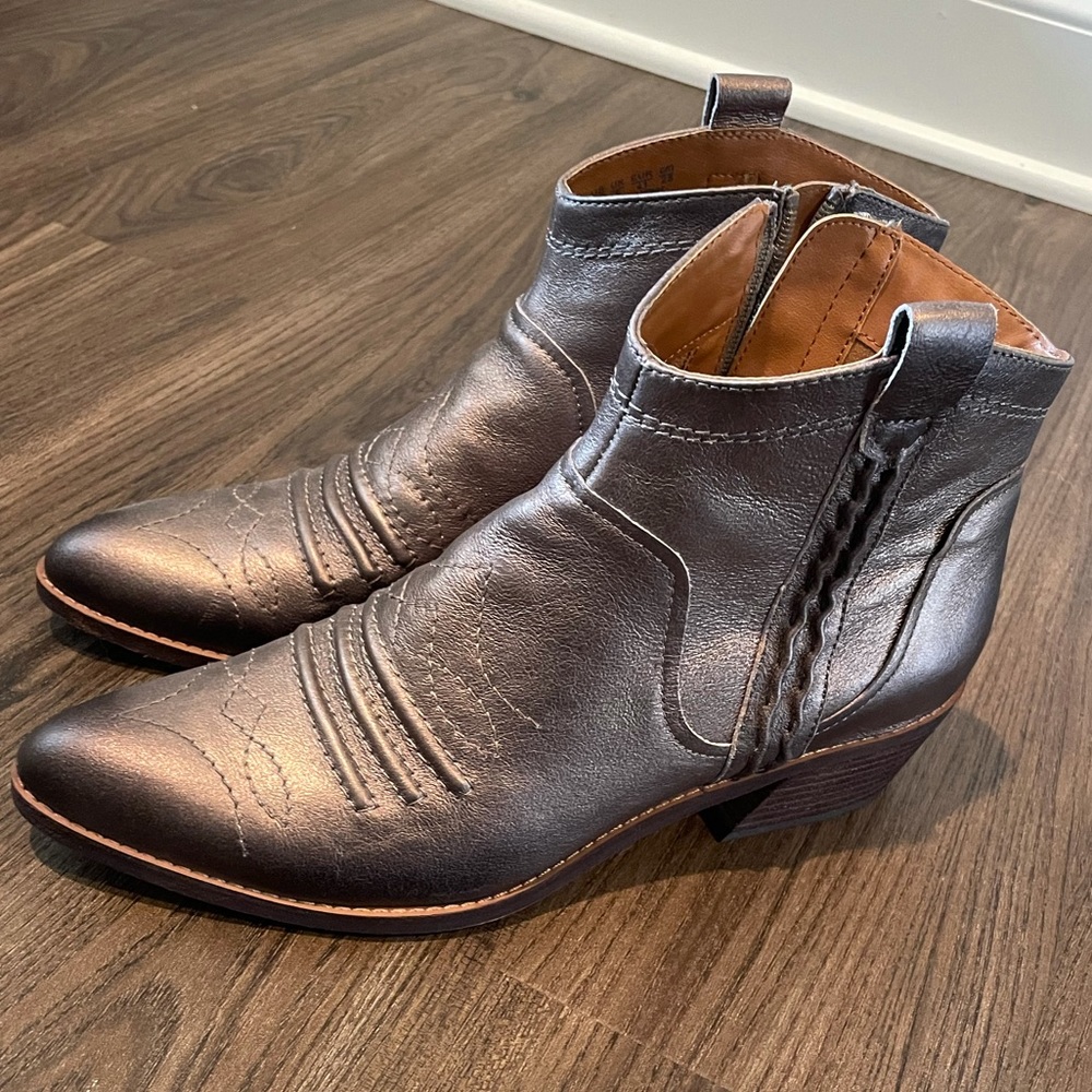 Zodiac Kelsey Gunmetal Western Booties